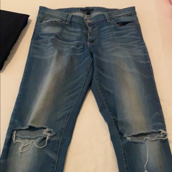 Light washes hole at knee jeans - Picture 2 of 3